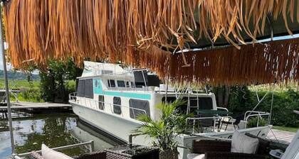 Vintage "Minnow for 2" Houseboat