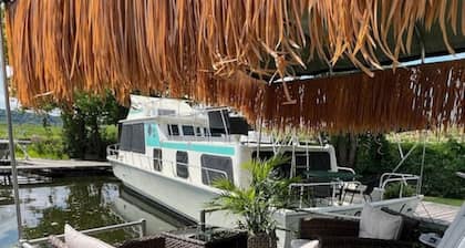 Vintage "Minnow for 2" Houseboat