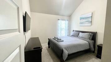 4 bedrooms, iron/ironing board, WiFi, bed sheets