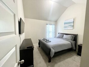 4 bedrooms, iron/ironing board, WiFi, bed sheets