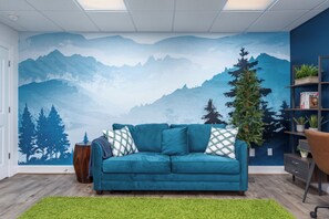 Smart TV, fireplace, video games - Indoor Golf Simulator, Outdoor Putting Green, next to the famous RTJ golf course (Bessemer)