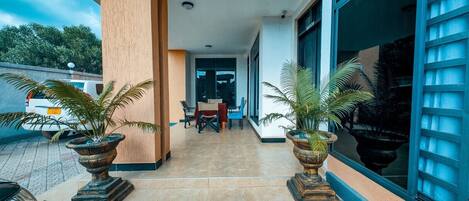 Single Room | In-room safe, desk, laptop workspace, iron/ironing board