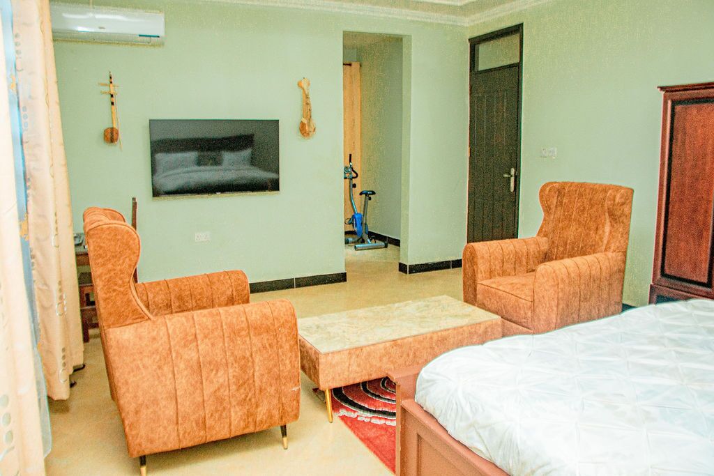 Single Room | In-room safe, desk, laptop workspace, iron/ironing board