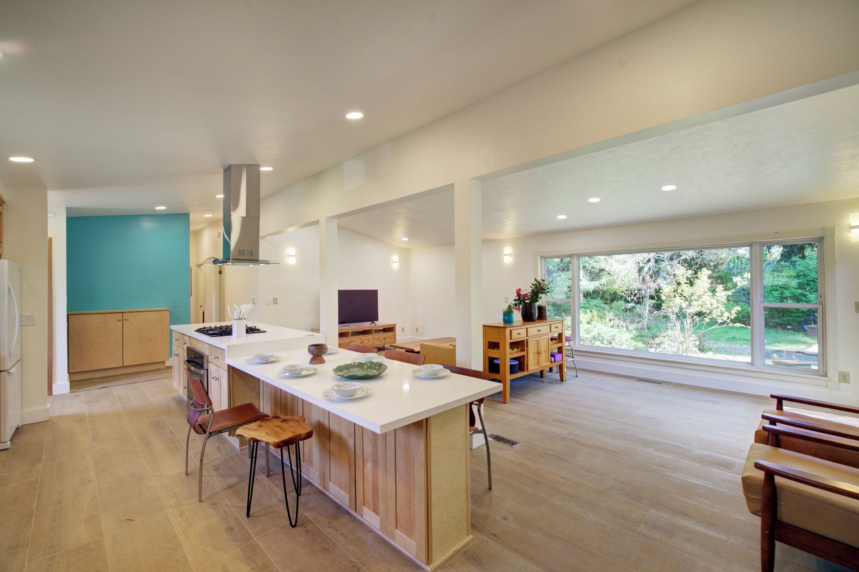 Three Bedroom Home With King Suite at Mercer Island
