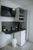 Tabla de planchar con plancha, wifi gratis y ropa de cama