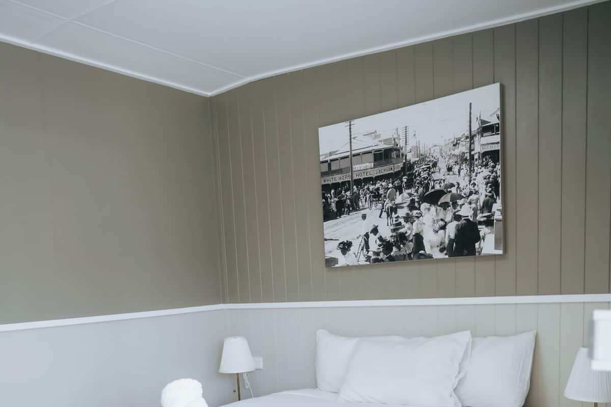 デラックス ダブルルーム | アイロン / アイロン台、WiFi (無料)、ベッドシーツ