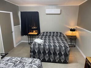 Dreibettzimmer | Bügeleisen/Bügelbrett, kostenloses WLAN, Bettwäsche
