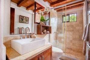 Douche, sèche-cheveux