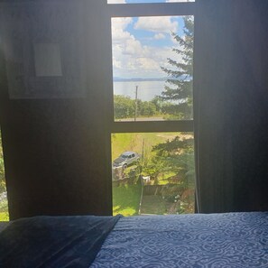 3 slaapkamers, een strijkplank/strijkijzer, reisbedje, gratis wifi