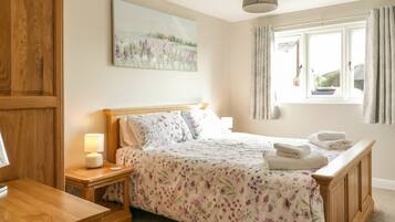 2 phòng ngủ, trang trí khác biệt