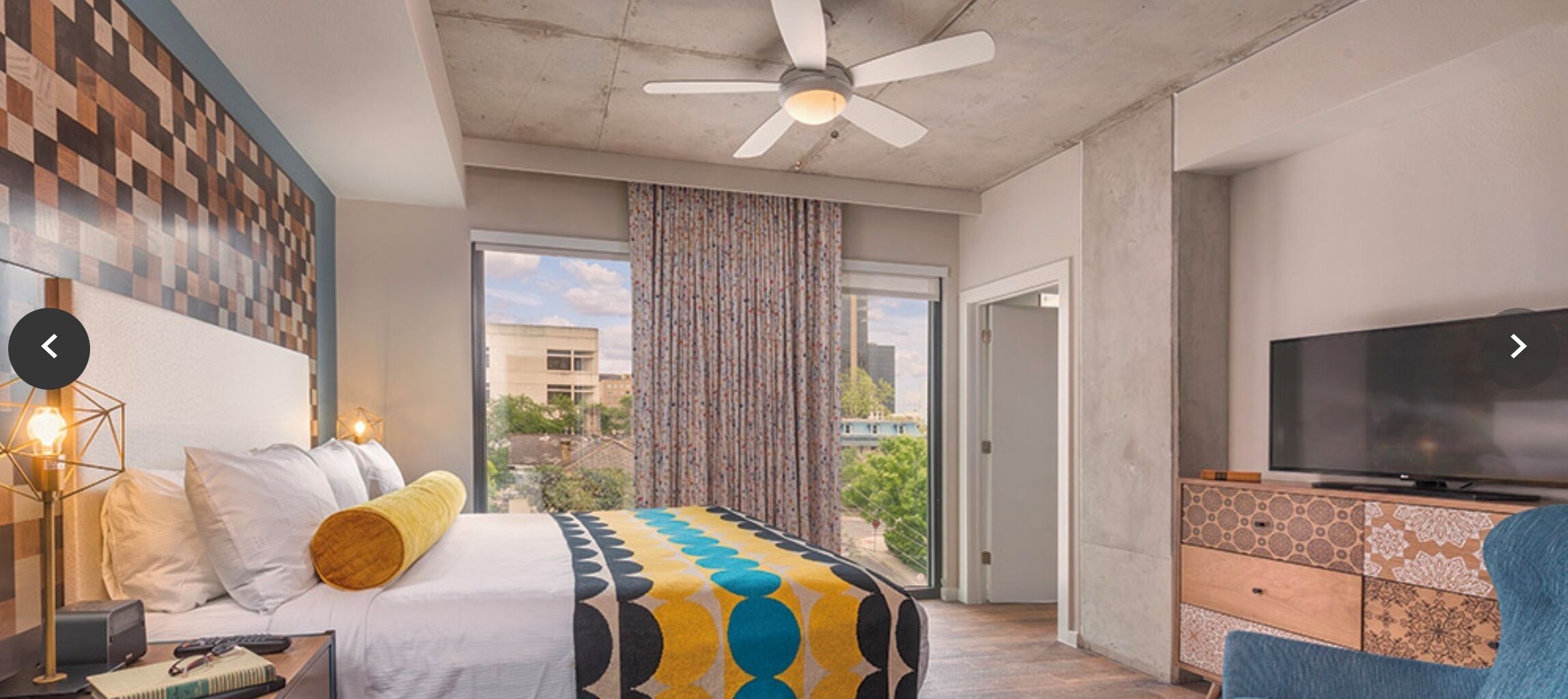 Wyndham 2 Bedroom Presidential ~ Balcony, Kitchen, Sleeps 6 ~ Walk to 6th Street
