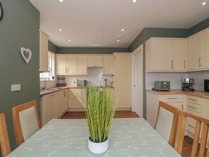 Fridge, dishwasher, electric kettle, toaster - Cherry Tree House (Highbridge)