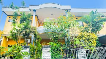 Bagian depan properti