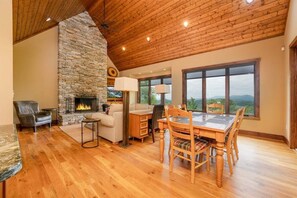 Interior - Maple Cottage in Sutton Knob (Pisgah Forest)