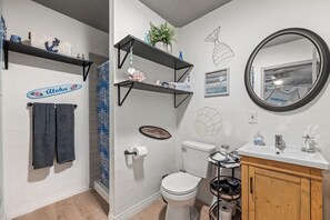 Suihku, hiustenkuivaaja, pyyhkeet, saippua