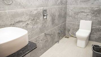 Premium Room | Bathroom | Slippers