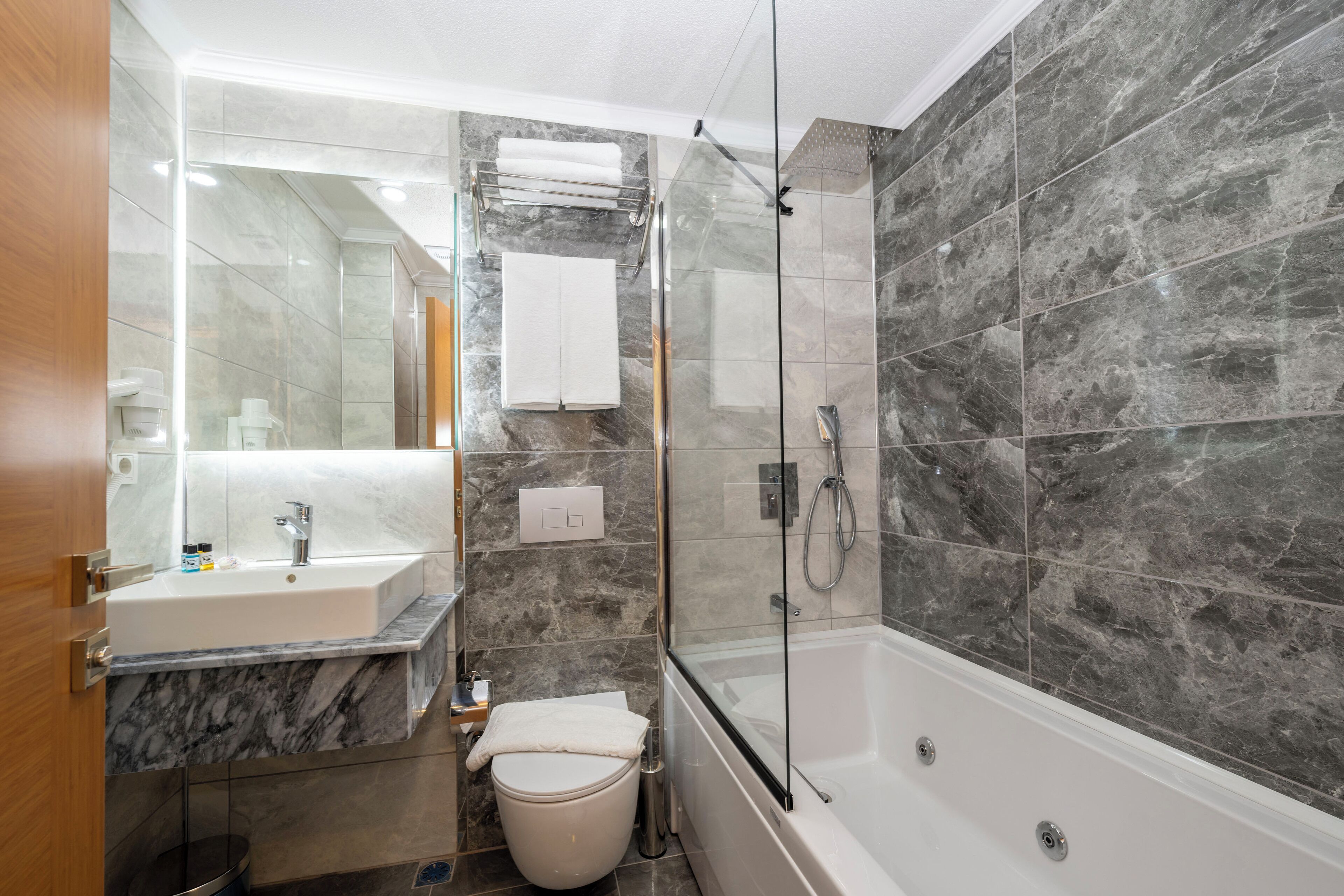 Foto - DIAMOND luxury Hotel