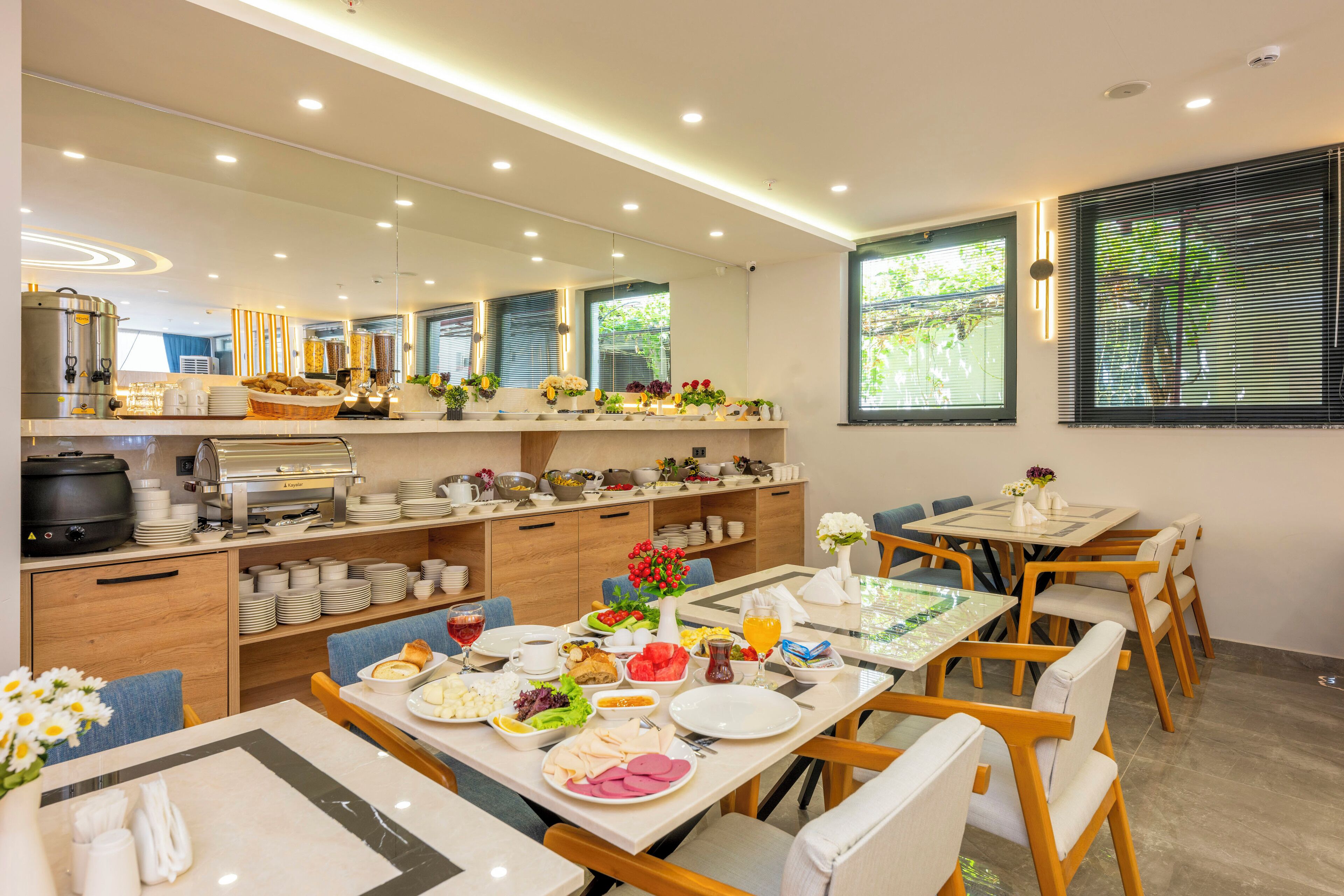 Free daily buffet breakfast