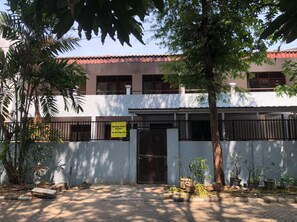 Mặt tiền nơi lưu trú