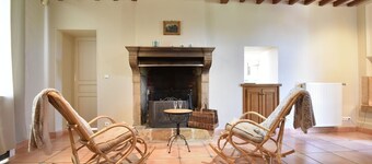 Luxurious Mansion in Verneuil with Whirlpool