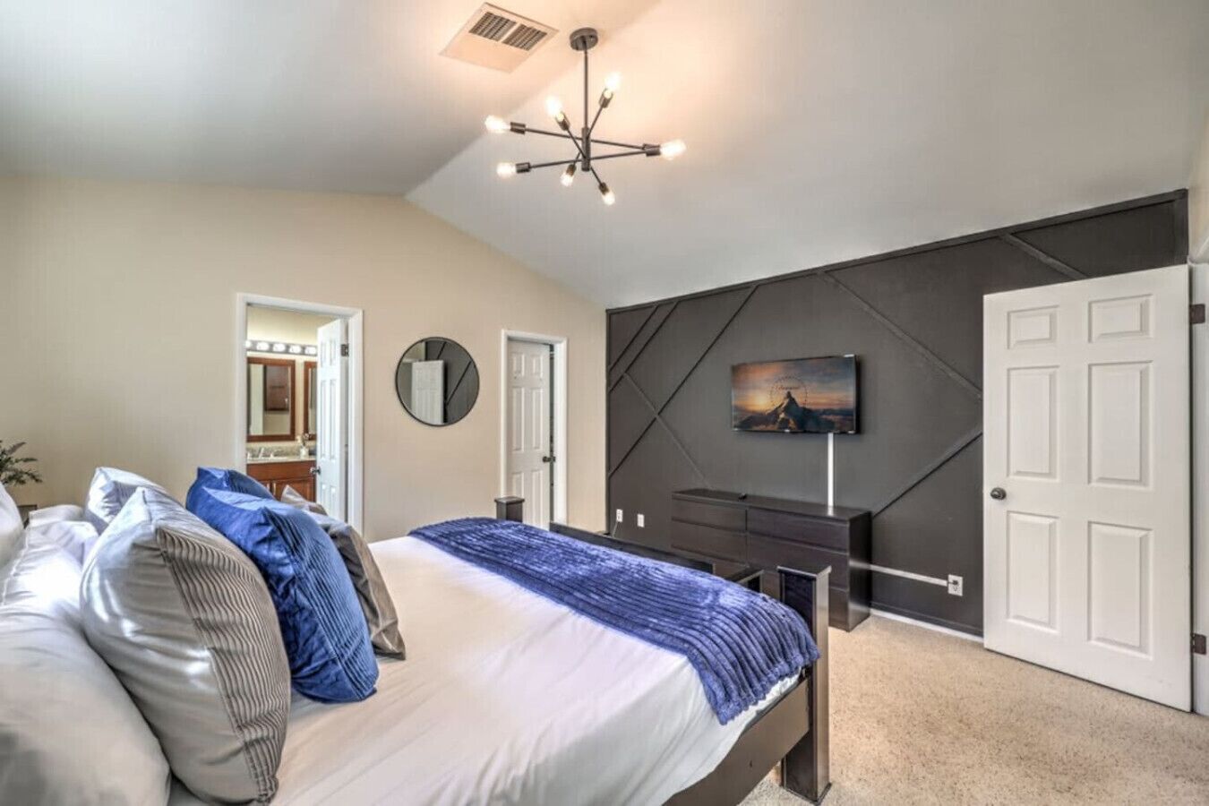 3 bedrooms, desk, iron/ironing board, WiFi