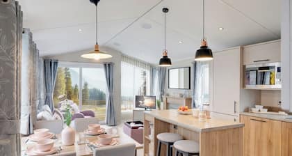 Autograph Junior Lodge 2 Bed with Hot Tub