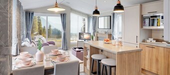 Autograph Junior Lodge 2 Bed with Hot Tub
