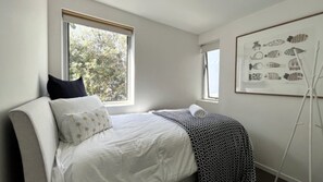 3 bedrooms, bed sheets - Pumicestone Chase U5 Stunning Water Views (BULCOCK BEACH)