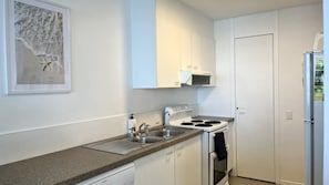 Micro-ondes, four, plaque de cuisson, lave-vaisselle