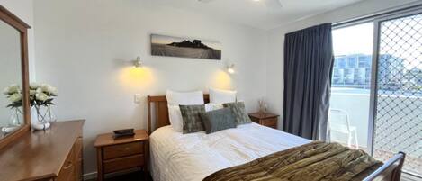 3 makuuhuonetta, silitysrauta/-lauta, Wi-Fi, vuodevaatteet