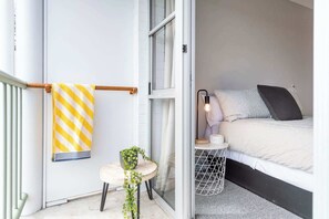 2 bedrooms, desk, iron/ironing board, WiFi