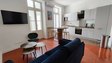 Smart-tv en een open haard