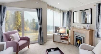 Autograph Junior Lodge 2 Bed with Hot Tub Pet