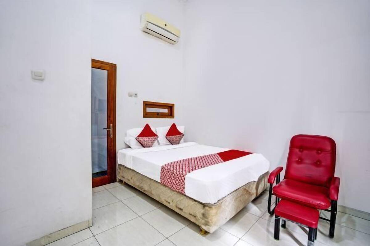 Espacio para trabajar con un portátil, wifi gratis, ropa de cama