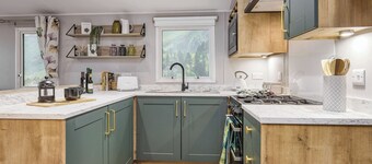 Autograph Junior Lodge 3 Bed Caravan with Hot Tub