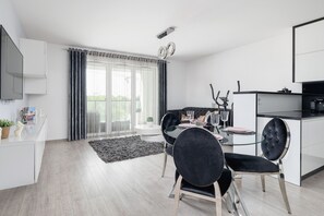 Living room - Family 3 Bedrooms Listopada With Parking (Kraków)