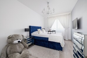 3 bedrooms, bed sheets - Family 3 Bedrooms Listopada With Parking (Kraków)