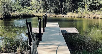 Little Olive Eco Cabin on a Private Dam.. Perfect for a Relaxing Weekend Away!
