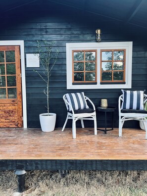 Terrace/patio - Little Olive Eco Cabin on a private dam.. Perfect for a relaxing weekend away! (Parklands)