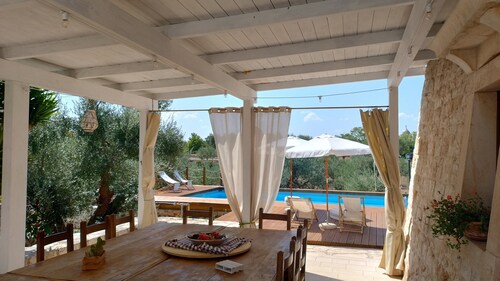 LocoMura Cummersa and trullo Locorotondo-Alberobello