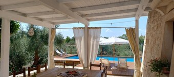 LocoMura Cummersa and trullo Locorotondo-Alberobello