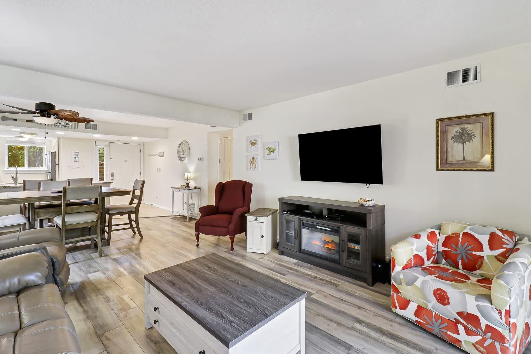 Télévision, lecteur de DVD, livres