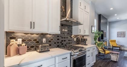 Lux Home 5 mins to Grand Park w Private Garage