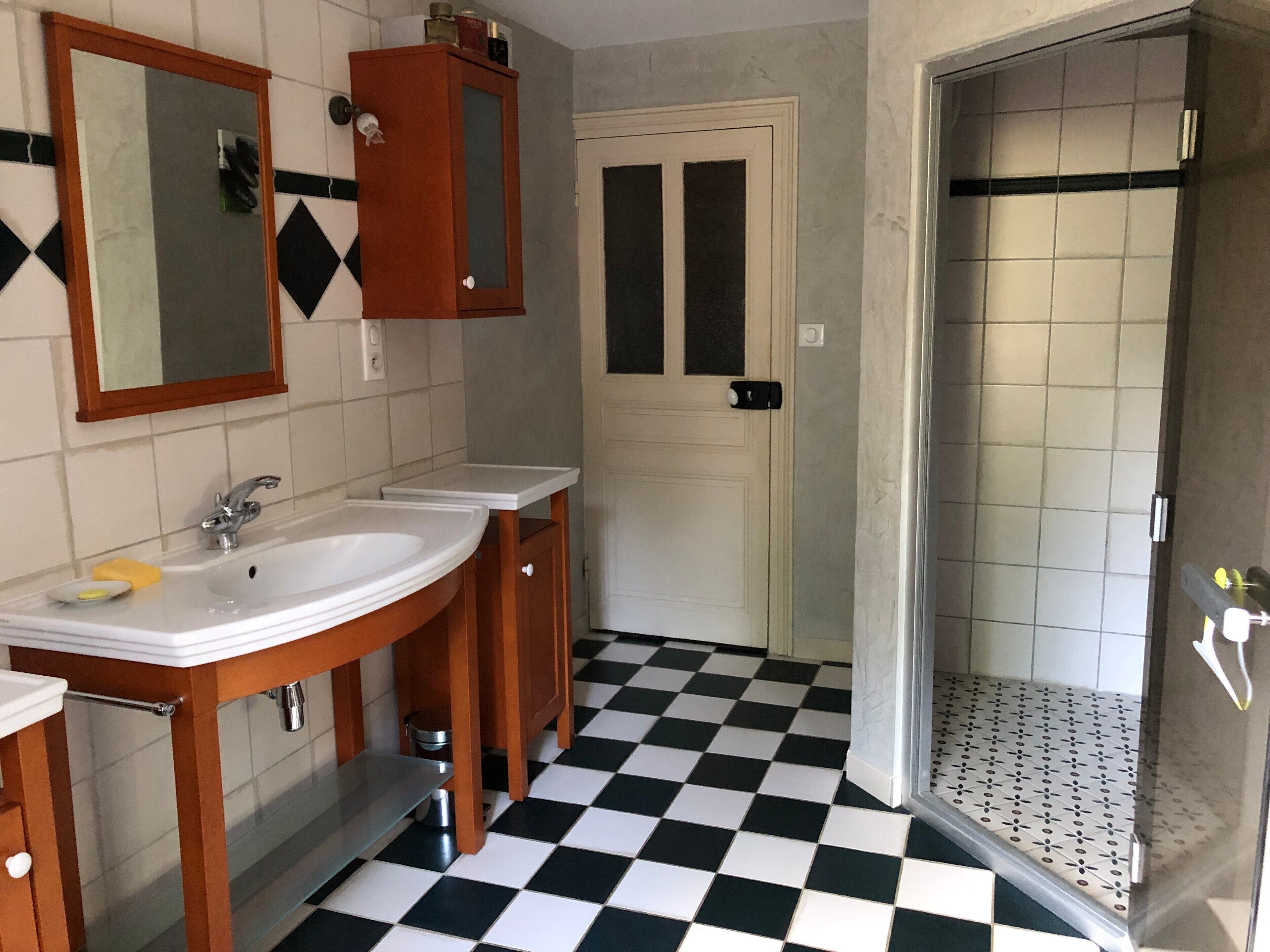 Bathtub, hair dryer, towels