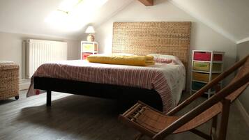 3 bedrooms, iron/ironing board, free WiFi, bed sheets