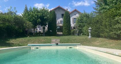 Apartamento 'Le Kiosque De Compostelle' con piscina privada, jardín privado y Wi-Fi