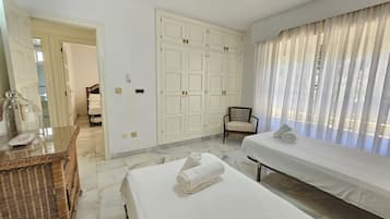 3 dormitorios, tabla de planchar con plancha, wifi gratis y ropa de cama