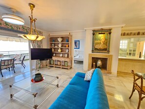 TV - Apartment "Las Terrazas" with Sea View & Wi-Fi (La Herradura)