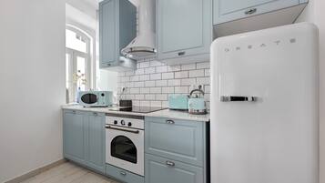 Fridge, microwave, oven, stovetop