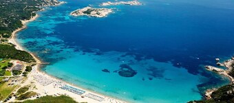 Apartamento vacacional "La Rosa dei Venti" con vistas al mar, piscina compartida y terraza privada